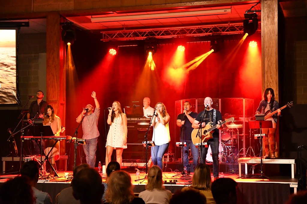 contemporary worship picture 2.JPG